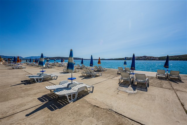 Hotel MEDENA - Dotované pobyty 50+ - Hotel MEDENA, Trogir - Seget Donji - pláž