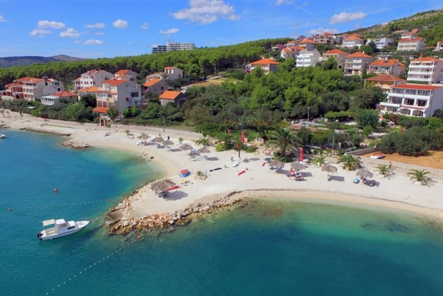 Hotel MEDENA - Dotované pobyty 50+ - Hotel MEDENA, Trogir - Seget Donji - pláž