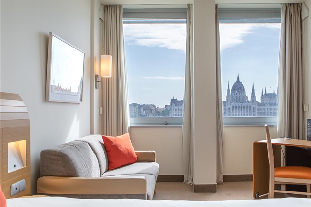 Hotel NOVOTEL BUDAPEST DANUBE - výhled z rodinného pokoje