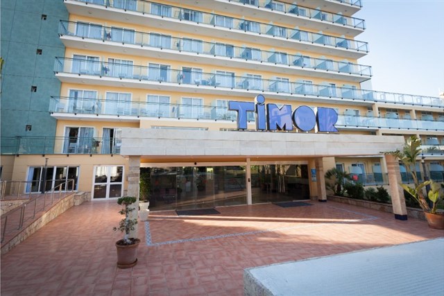 Hotel TIMOR - vstup do hotelu