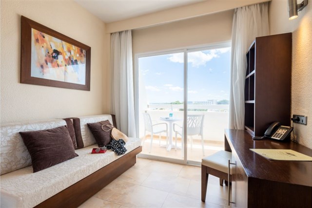 Hotel CONDESA - dvoulůžkový pokoj s bočním výhledem na moře