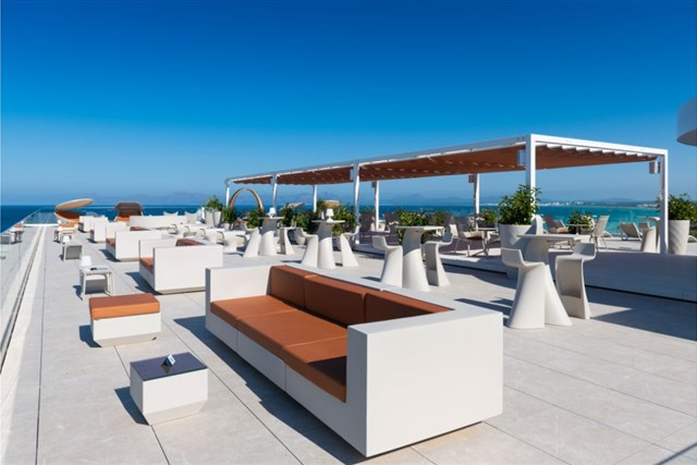 Hotel CONDESA - střešní terasa s posezením