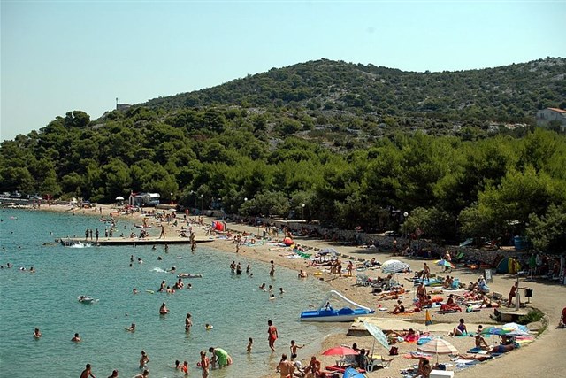 Holiday Village JEZERA - LOVIŠĆA - Lovišća, Chorvátsko - pláž